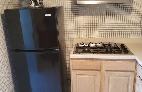 Forest Hill House | Elegant 1BD Apt in Prime Location with Breakfast Included