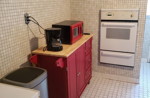 Forest Hill House | Elegant 1BD Apt in Prime Location with Breakfast Included