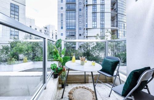 Tel Aviv City Center Apartment | Pet-Friendly 1BR Apartment with Balcony in TLV's Heart