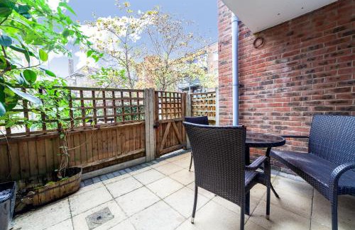 Latchmere Apartment | Beautiful 1BR Apartment with Patio in Battersea, Rated 8.8
