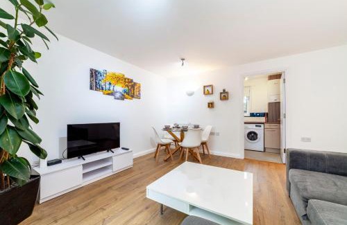Latchmere Apartment | Beautiful 1BR Apartment with Patio in Battersea, Rated 8.8
