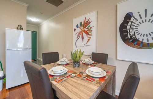 Auchenflower Apartment | Cozy RiverView Apartment with Parking Near UQ