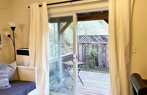 Lafayette Cottage | Cozy 1BR Cottage with Spa & Hot Tub in Orinda