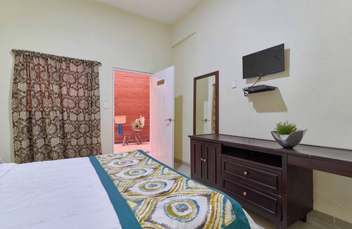 San Anton Hotel | Charming 1BR Hotel Room in Historic Zona Colonial with WiFi and AC