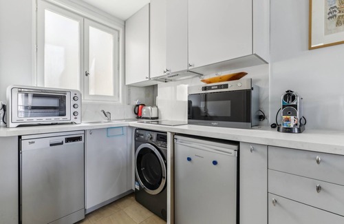 Quartier de la Place-Vendome Apartment | Top-Rated 1BR Retreat Near Tuileries & Louvre