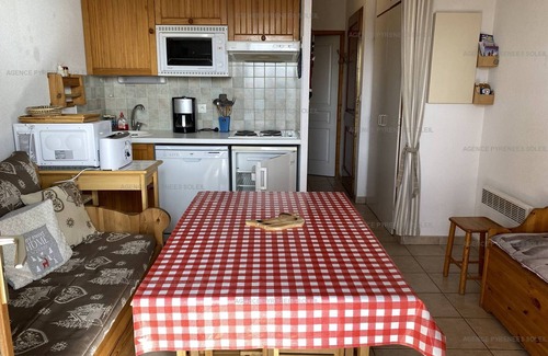 Les Angles Apartment | Cozy Apartment Les Angles: Ideal for Families & Pets