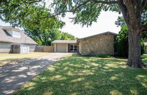 Richardson House | Charming 2-B, 2 B 7 minutes from UTD in Richardson with AC, WiFi.Enjoy your stay