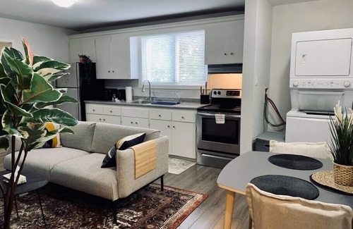 North End Apartment | Pet-Friendly 2-Bdrm Apartment with Balcony & Breakfast