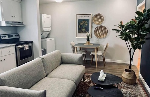 North End Apartment | Pet-Friendly 2-Bdrm Apartment with Balcony & Breakfast