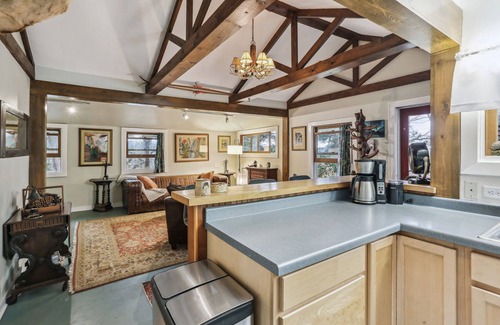 Hastings Cottage | Charming 2-bdrm cabin in quaint Afton area with seasonal views of river!