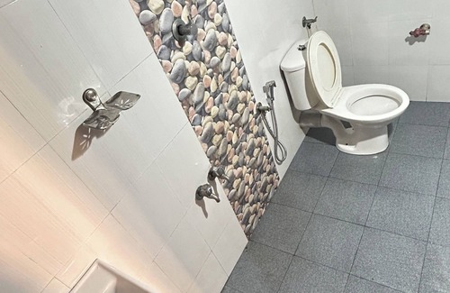 Andhakaranazhy Bed & Breakfast | Charming 2 Beach front bedroom B&B with AC, WiFi in Marari Arthunkal