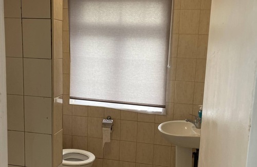 Heathrow Villages Apartment | Welcoming 2-Bed Apartment Near Heathrow with Great Amenities