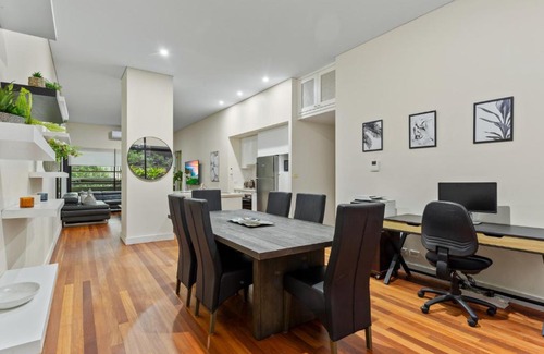 Stanmore Apartment | Cozy 2-Bed Apartment with Balcony and Wheelchair Access