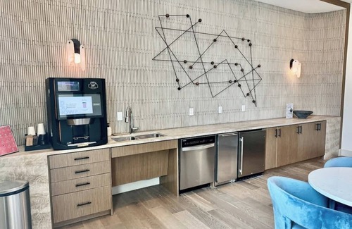 McNeil Apartment | Charming 2-Bed Apt w-Huge Pool & Gym
