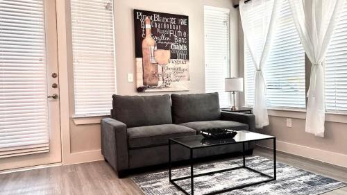 McNeil Apartment | Charming 2-Bed Apt w-Huge Pool & Gym