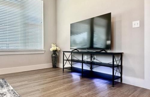 McNeil Apartment | Charming 2-Bed Apt w-Huge Pool & Gym