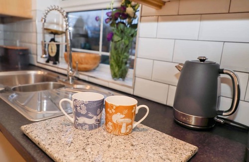 Woburn Sands Cottage | Cozy 2-Bed Cottage in Milton Keynes, Ideal for Families