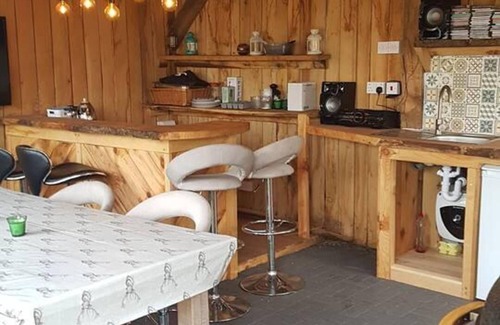 Hatherton House | Cozy 2-Bed Cabin in Sutton Coldfield, Pet-Friendly Retreat