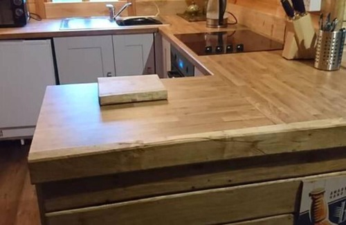 Hatherton House | Cozy 2-Bed Cabin in Sutton Coldfield, Pet-Friendly Retreat