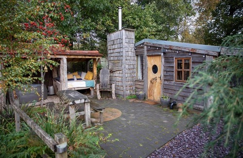 Hatherton House | Cozy 2-Bed Cabin in Sutton Coldfield, Pet-Friendly Retreat