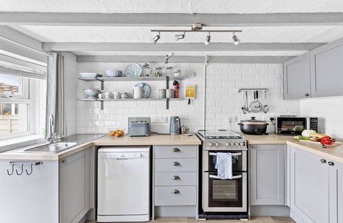 Wadebridge House | Cozy 2-Bed Cottage with Ocean View between Rock & Padstow