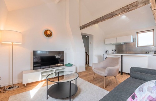Marcq-en-Baroeul Apartment | Cozy 2-Bedroom Apartment with Spa and Breakfast in Nice