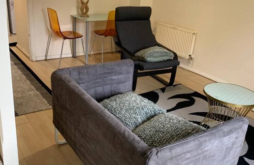 Greenwich House | Family-Friendly 2-Bed House with Kitchen in London