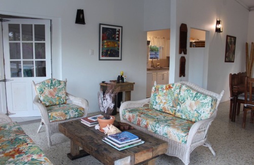 Bethel House | Charming 2-bed with stunning ocean views, breathtaking sunsets & modern interior