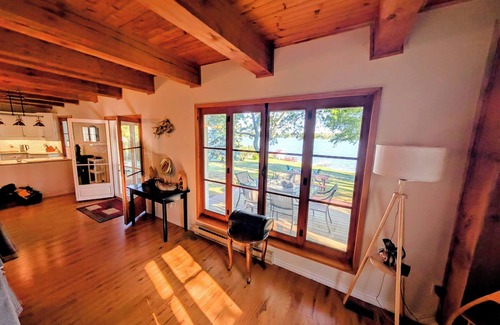 Greater Napanee House | Charming 2-bedroom All secession duplexhouse in Greater, Napanee with AC,