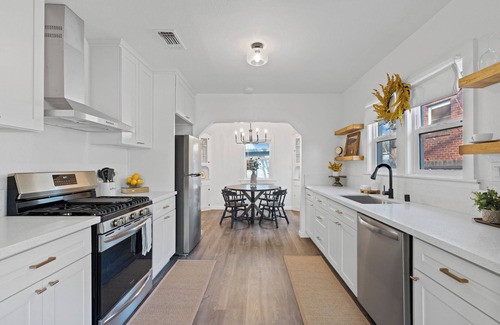 Sacramento Cottage | Charming 2-bedroom cottage with WiFi, AC in enjoyable West Sacramento