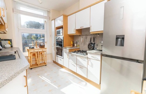 Newport-On-Tay Apartment | Charming 2-Bedroom Upper Floor Apartment with Stunning River Views