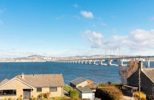 Newport-On-Tay Apartment | Charming 2-Bedroom Upper Floor Apartment with Stunning River Views