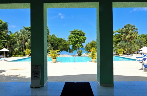 Orange Bay House | Charming 2-bedroom beach house with WiFi, AC in beautiful Negril
