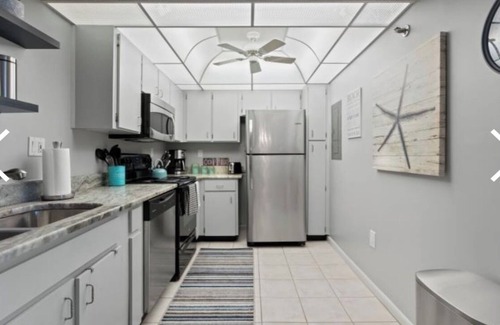 Port Charlotte Condo | Charming 2-bedroom condo in lovely Port Charlotte with AC