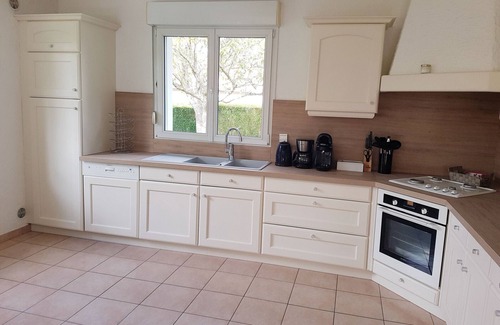 Mesnil Sous Les Cotes Cottage | Cozy Gite Saint-Léonard: Family-Friendly Retreat with Spa