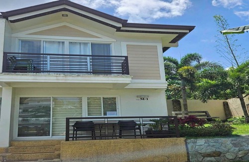 Tagaytay Villa | Charming 2-bedroom Villa in lovely Tagaytay City with Pool