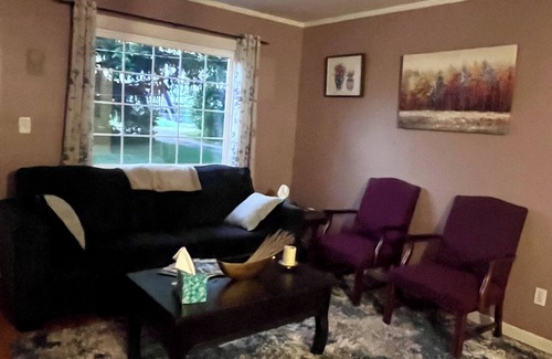 Bowling Green House | Charming 2-bedroom house just outside Bowling Green with optional Spa services