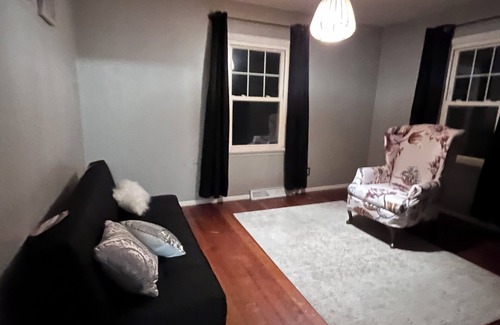 Bowling Green House | Charming 2-bedroom house just outside Bowling Green with optional Spa services