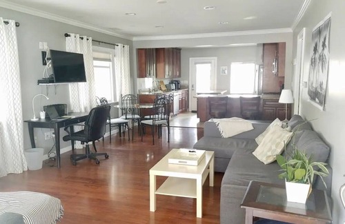 South Redondo House | Cozy 2-Bedroom House with WiFi in Redondo Beach