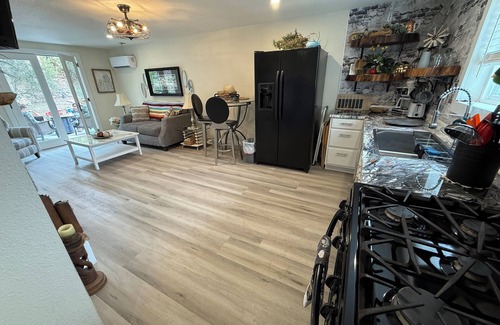 Globe House | Charming 2-bedroom 1 Bath home with 3 patios and a deck in central Globe with AC