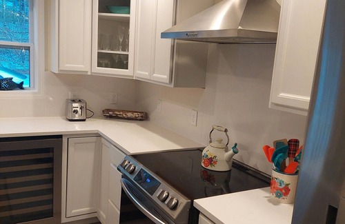 Jay House | Charming 2-bedroom, 2.5 bathroom house with fireplaces in tranquil Jay with WiFi