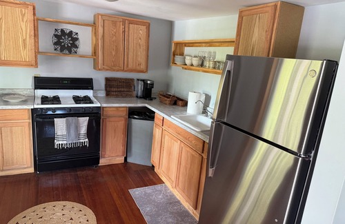 Mount Marion Apartment | Charming 2-bedroom apartment in lovely Rosendale, just off the rail trai.