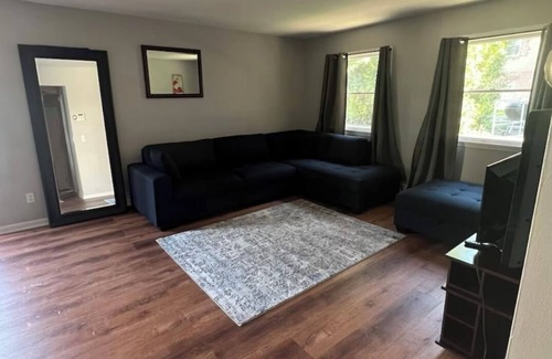 Tarrytown Apartment | Charming 2-bedroom apartment with AC, WiFi in lovely Tarrytown