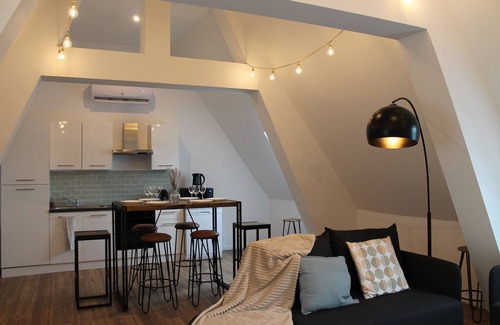 Beauvais Apartment | Charming 2-bedroom apartment in Central Beauvais - Airport Shuttle 2min away