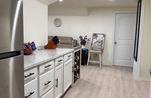 Marshall Apartment | Charming 2-bedroom apartment with WiFi, AC in wonderful Marshall.