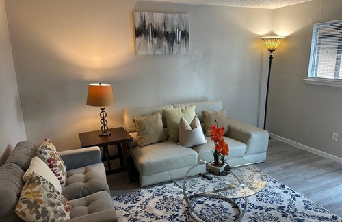 Killeen Apartment | Charming 2-bedroom apartment with WiFi, AC in vibrant Killeen
