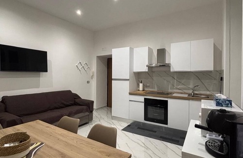 Vasto Apartment | Charming 2-bedroom apartment with WiFi, AC in Napoli