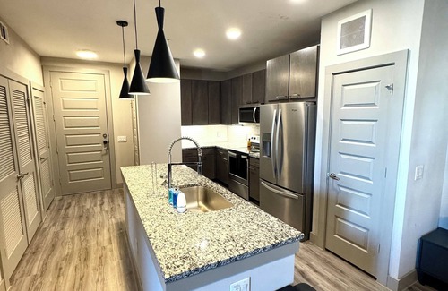 Pleasant Valley Apartment | Charming 2-bedroom apartment with balcony, and fitness room in marvelous Austin