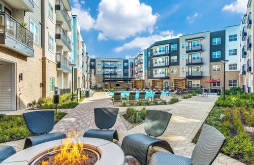 Pleasant Valley Apartment | Charming 2-bedroom apartment with balcony, and fitness room in marvelous Austin
