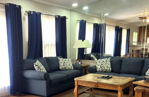 Highland Lake Estates Apartment | Charming 2-bedroom apartment in welcoming Leander with AC, Game room, WiFi